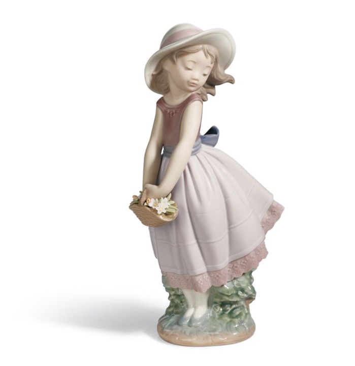 Pretty innocence Girl Figurine
